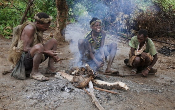 Мужчины племени Хадза