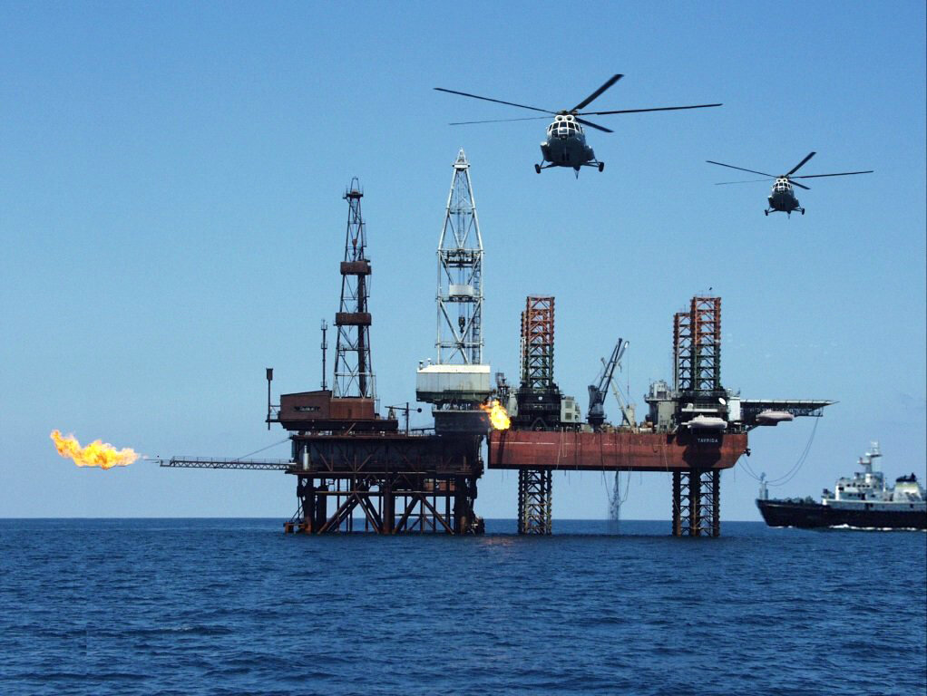 Буровые на шельфе Чёрного моря