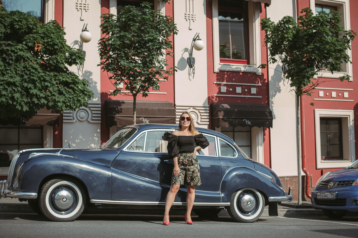 Уличная фотосессия у ресторана "Ноев ковчег" в Москве.