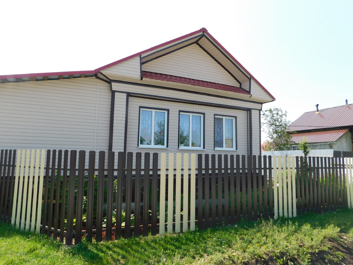 В основном, в Азигулово живут татары - 95 %. Фото автора.