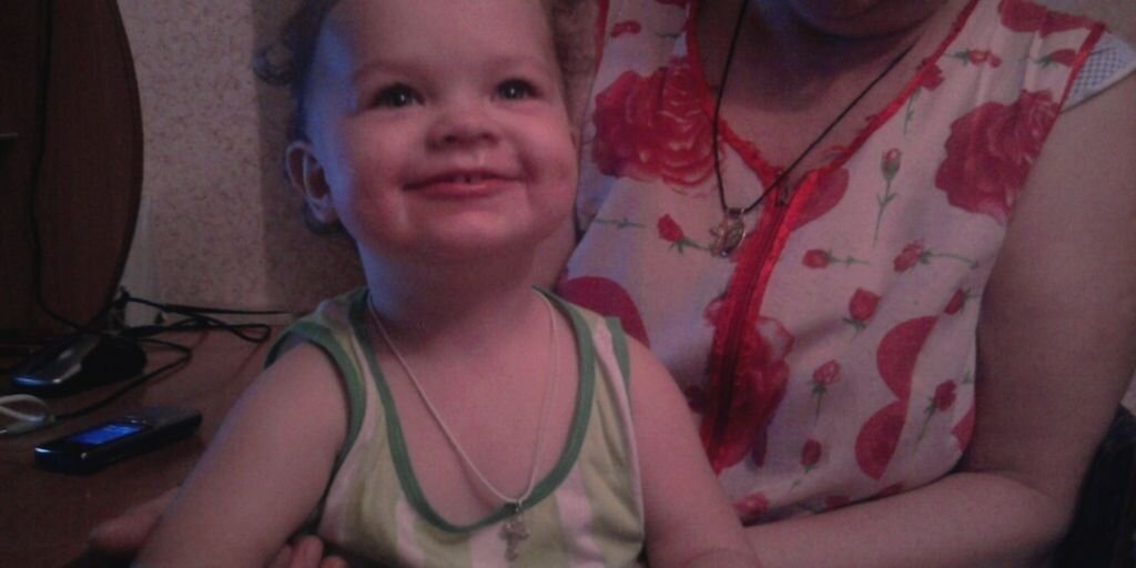 Примерно такой вот была наша любопытная дочь на тот момент времени)