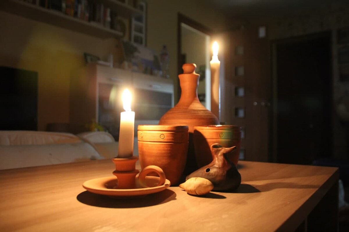 Простые глиняные стаканы подходят для кваса и для вина. Именно из таких стаканов дегустировал вино брат Горанфло из "Графини де Монсоро"