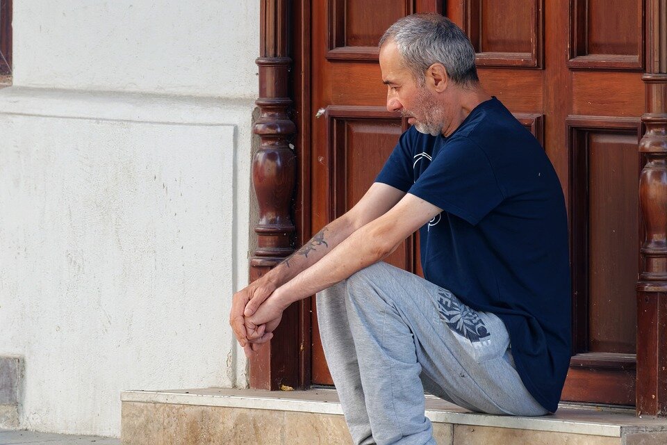 нельзя здороваться или прощаться через порог