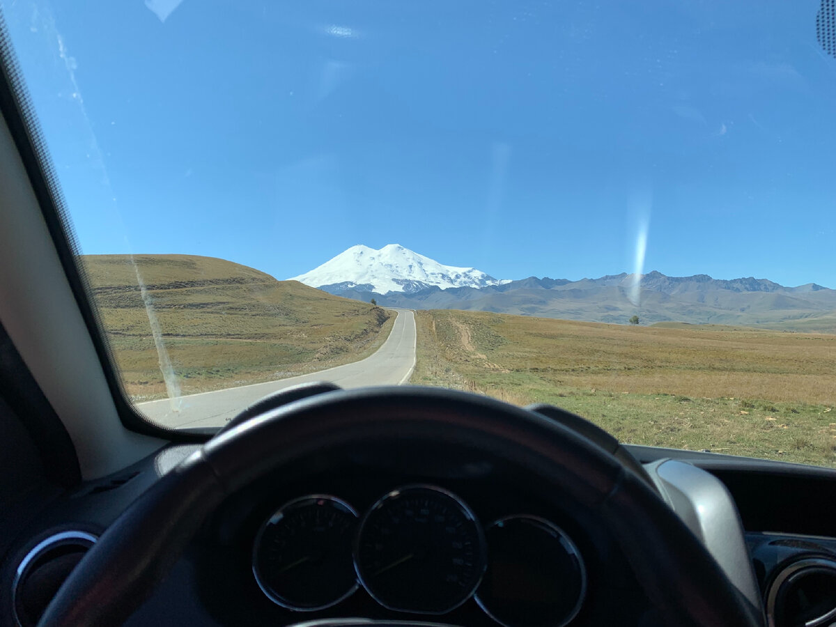 Вид на Эльбрус. Дорога на Джилы-Су