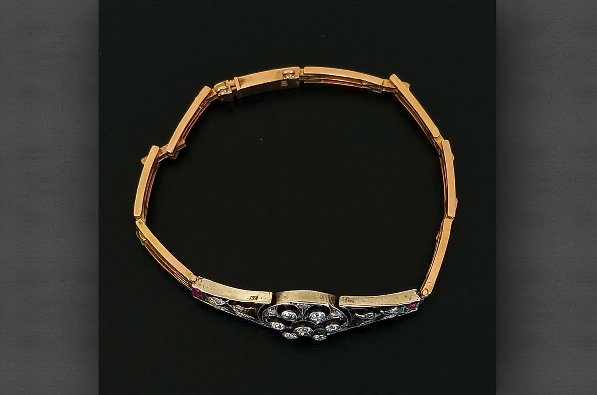 Старинный золотой браслет с бриллиантами и рубинами. 