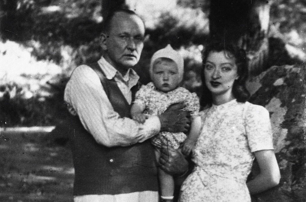 Вертинский с женой и дочерью. Фото Яндекс.Картинки. 