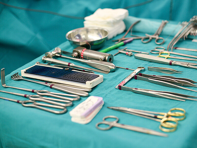 Медицинские инструменты. Медицинские инструменты. Инструменты медицинские металлические. Медицинские инструменты работа. Стол для хирургических инструментов ктру 32.