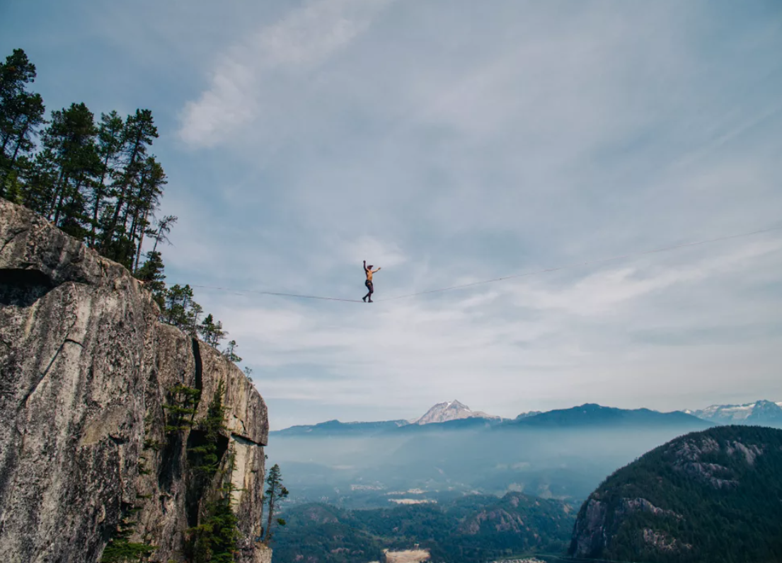 Слэклайнинг