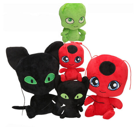 Такие у них игрушки - красная Тикки и черный Плагг. Никак не могу сфотографировать - не расстаются