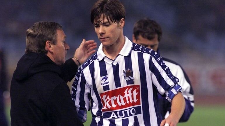 ХАБИ АЛОНСО в дебютном матче в профессиональном футболе. Фото diariovasco.com