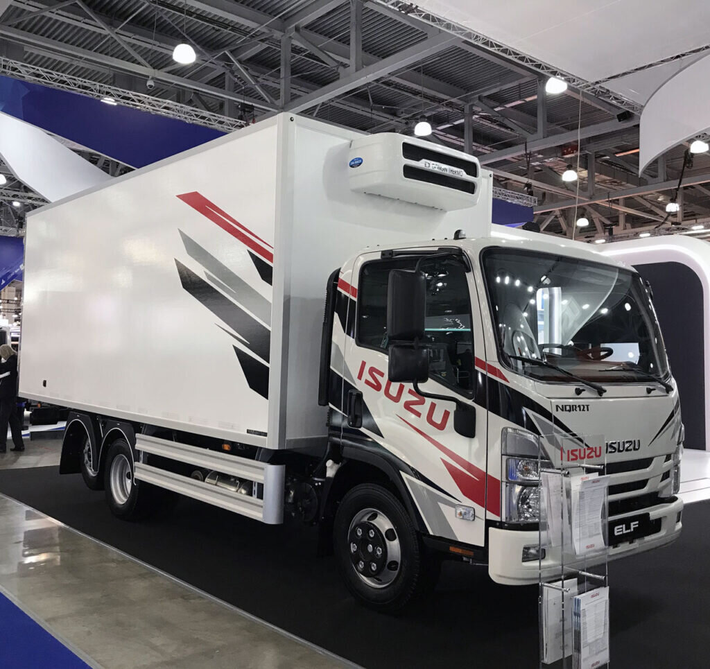 Изотермический фургон на шасси Isuzu NQR12T L-H AMT 6x2