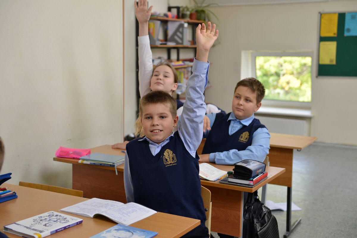 Нахождение среди таких же ребят позволяет быстрее осваивать новое. 