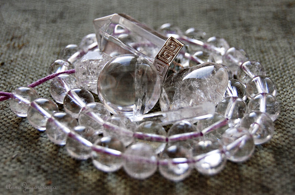https://www.shutterstock.com/ru/image-photo/rock-crystal-407393392