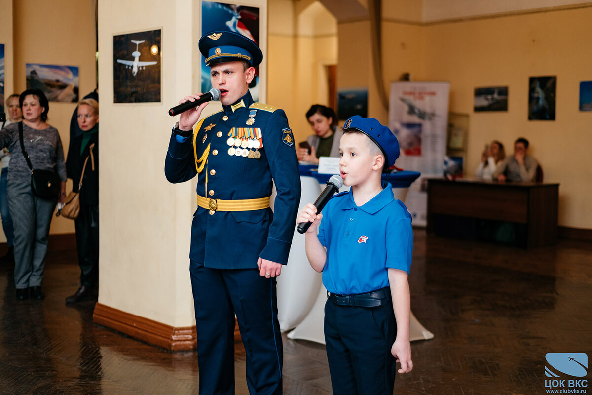 В Центральном офицерском клубе ВКС более 100 ребят принесли клятву юнармейца