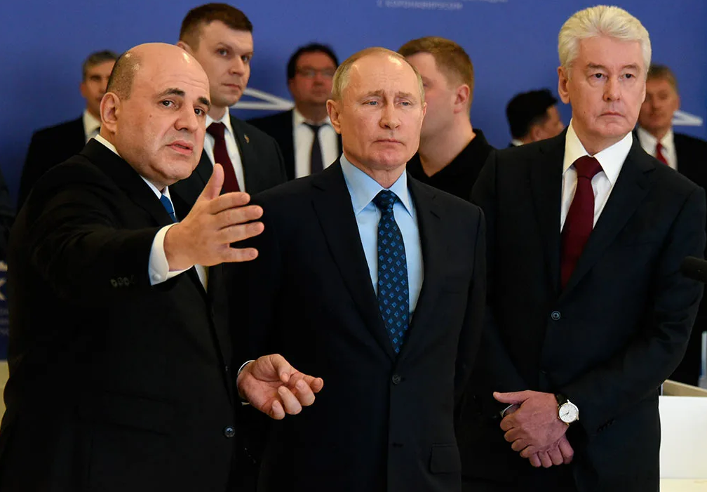 Люди делали Россию вместе. Не боятся друг друга. На фото единомышленники и соучастники. 