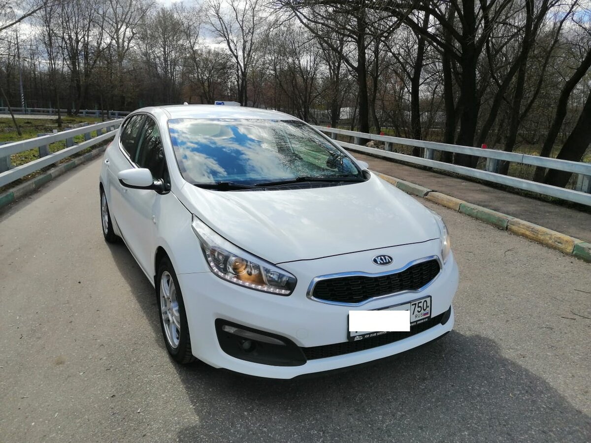 Автомобили Kia Ceed 2 поколения в нашей стране стали легендарными и  полюбились не только таксистам, но и обычным пользователям.-2