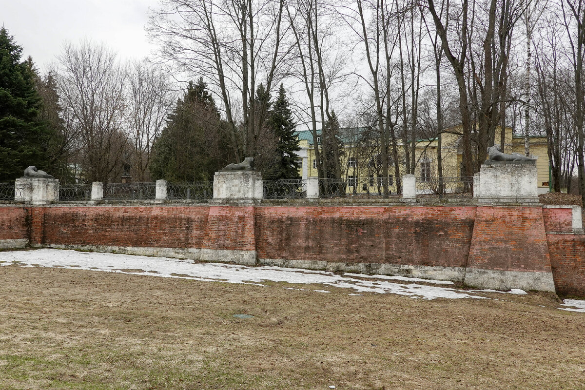 Секретная усадьба на юго-востоке Москвы. Простым людям, таким, как мы с  вами, туда не попасть | Самый главный путешественник | Дзен