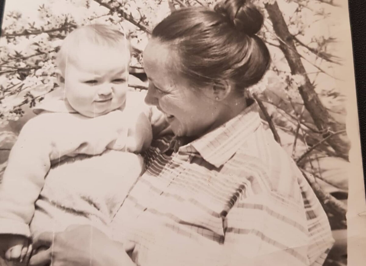 Я с мамой.  Лето 1981 года. 