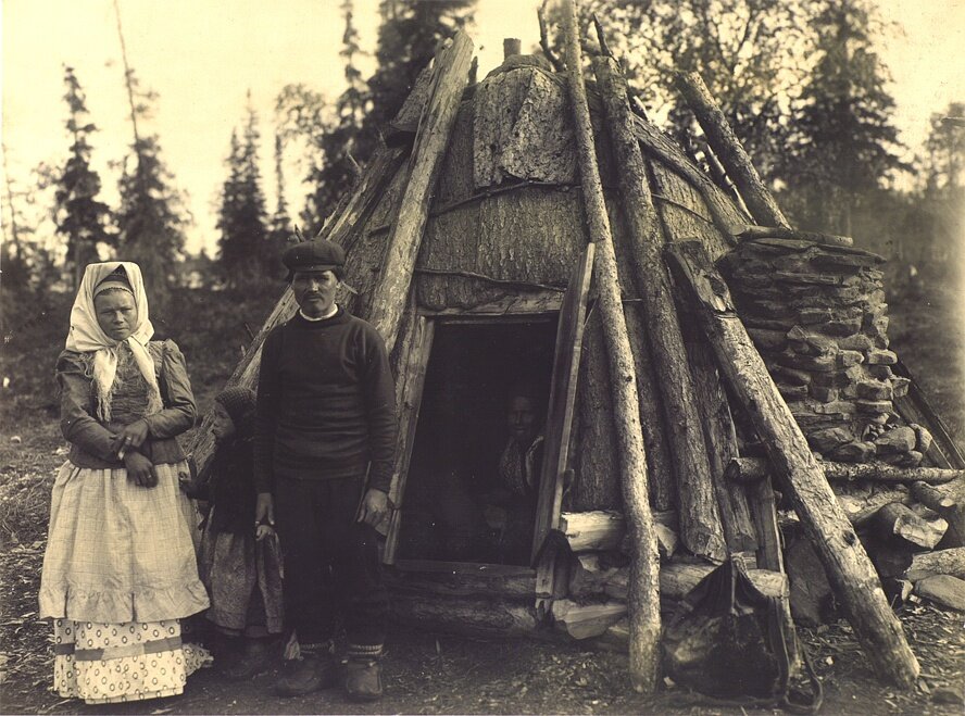 Семья Голых у чума. Неизвестный автор, 1900 - 1905 год, Архангельская губ., Кунсткамера.