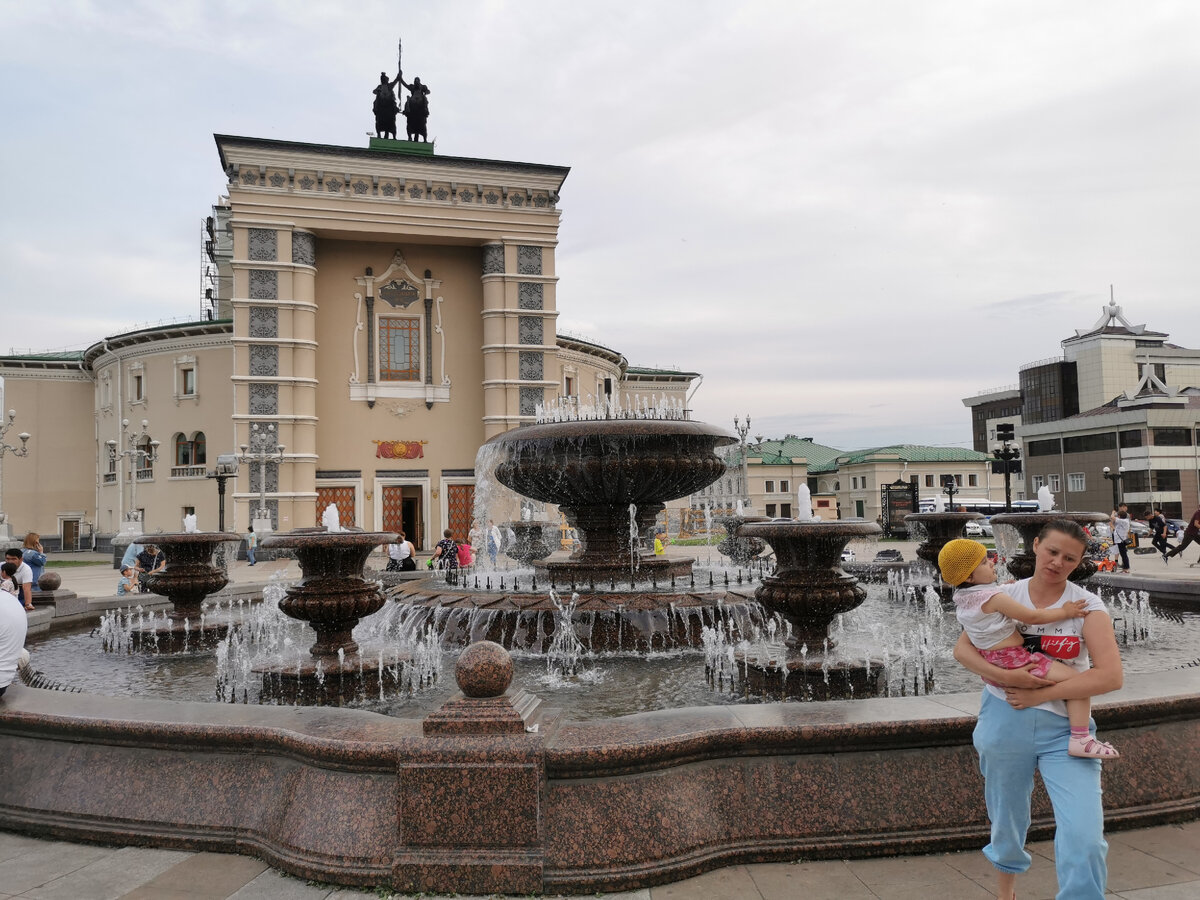Центральный фонтан