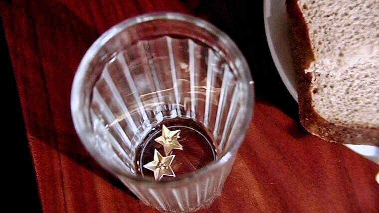 Для кого-то эти звёзды на дне стакана становились камнем преткновения... Фото https://vk.com.