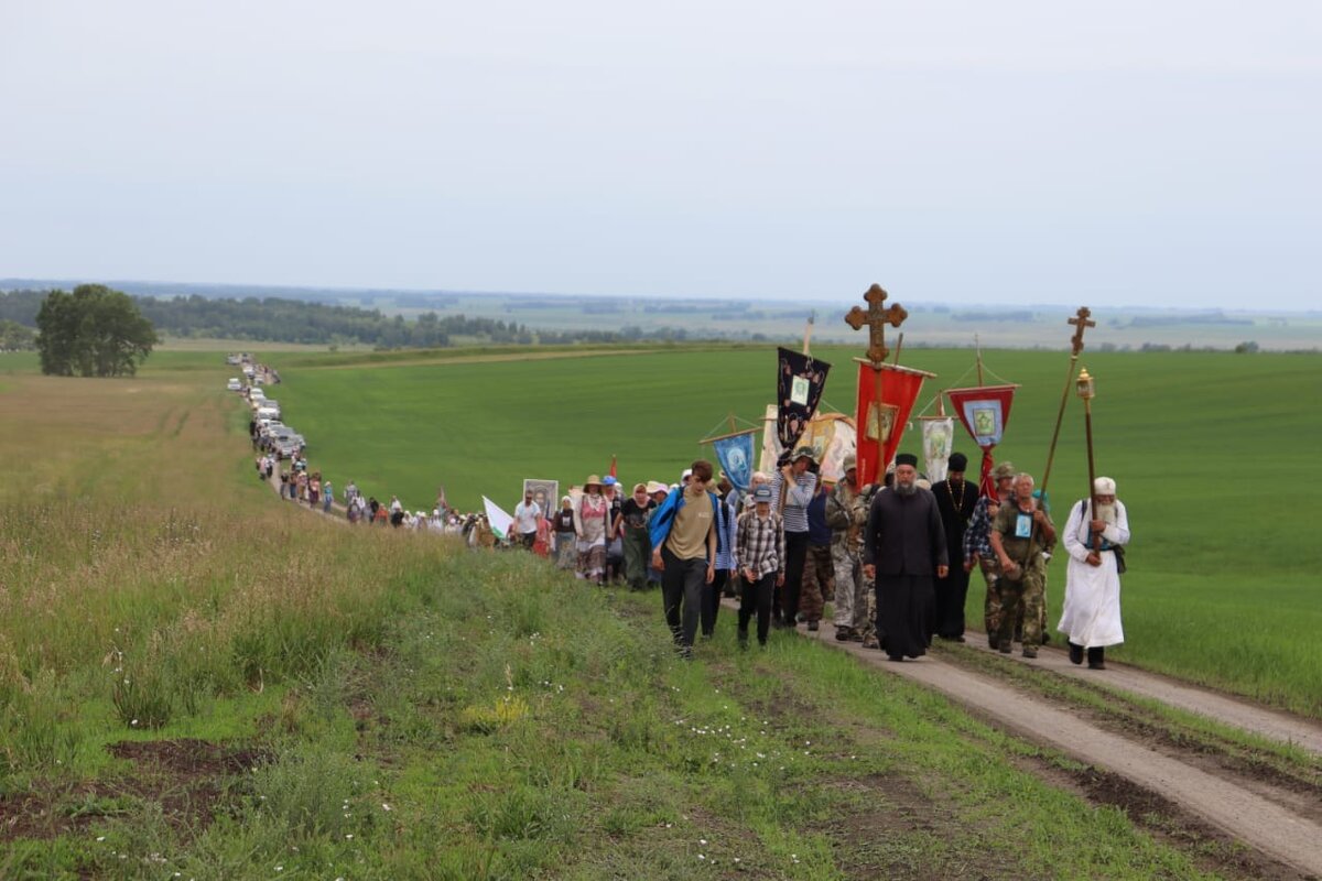 Усть пристань храм село люди. Крестный ход Коробейниково 2022. Алтайский крестный ход Коробейниково. Коробейниковский крестный ход 2022. Крестный ход Барнаул Коробейниково 2022.