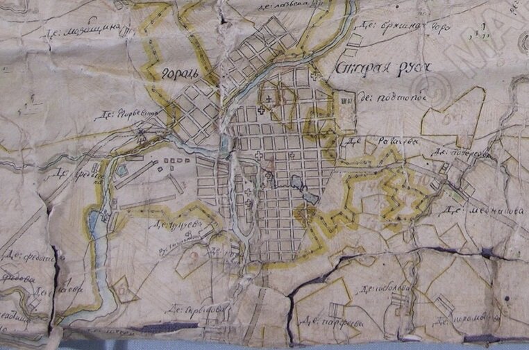 Старая Русса примерно тех лет (Генеральный геометрический план 1788 г.) Постройки солеваренного завода видны чуть левее центра картинки