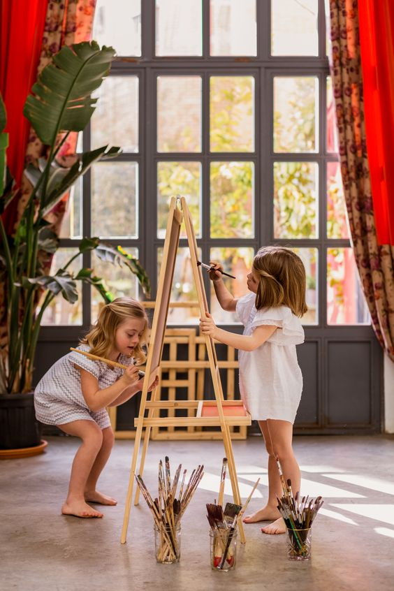 Дети рисуют