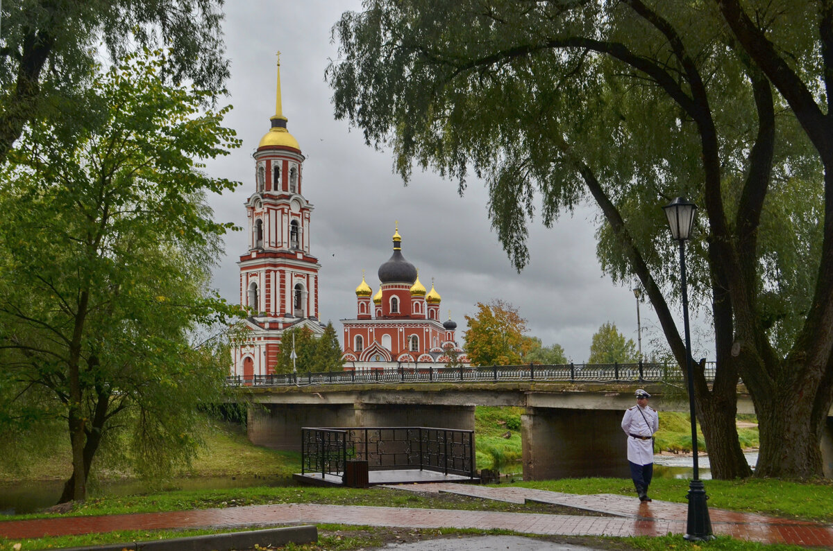 Город, где лечат хандру: чем интересна современная Старая Русса с курортом,  Достоевским и красными дорожками | Путешествия по городам и весям | Дзен