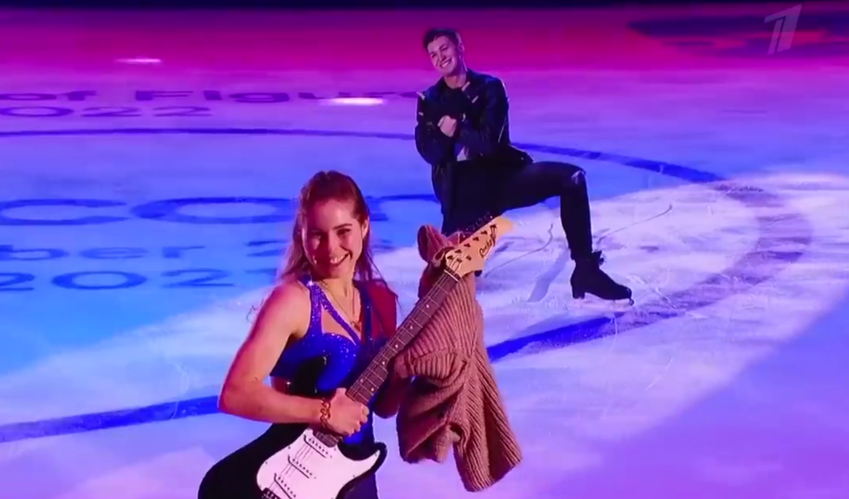 Анастасия Мишина и Александр Галлямов с показательным номером на Гран-при Ростелеком 2021. Источник фото: официальный сайт Первого канала.