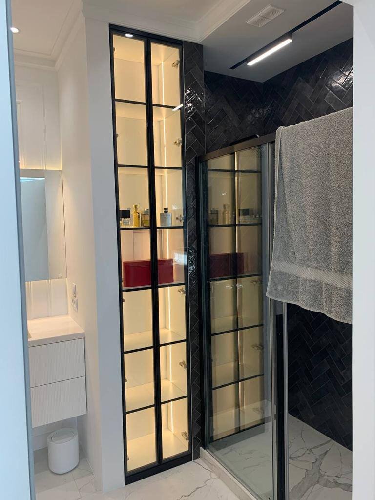 стеклянный фасад в ванной