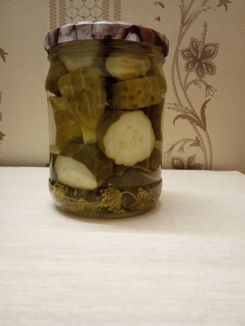 Маринад: на 1 литр воды - 300 гр.сахара,3 ст.л.соли,150 гр растительного масла ( я наливаю меньше),150 гр. уксуса. В стерильные банки положить зонтик укропа,чеснок,перец горошком и нарезать огурцы кольцами ( примерно 1см). Залить кипятком на 5 минут. Слить и залить маринадом.Закатать . Просто и вкусно.