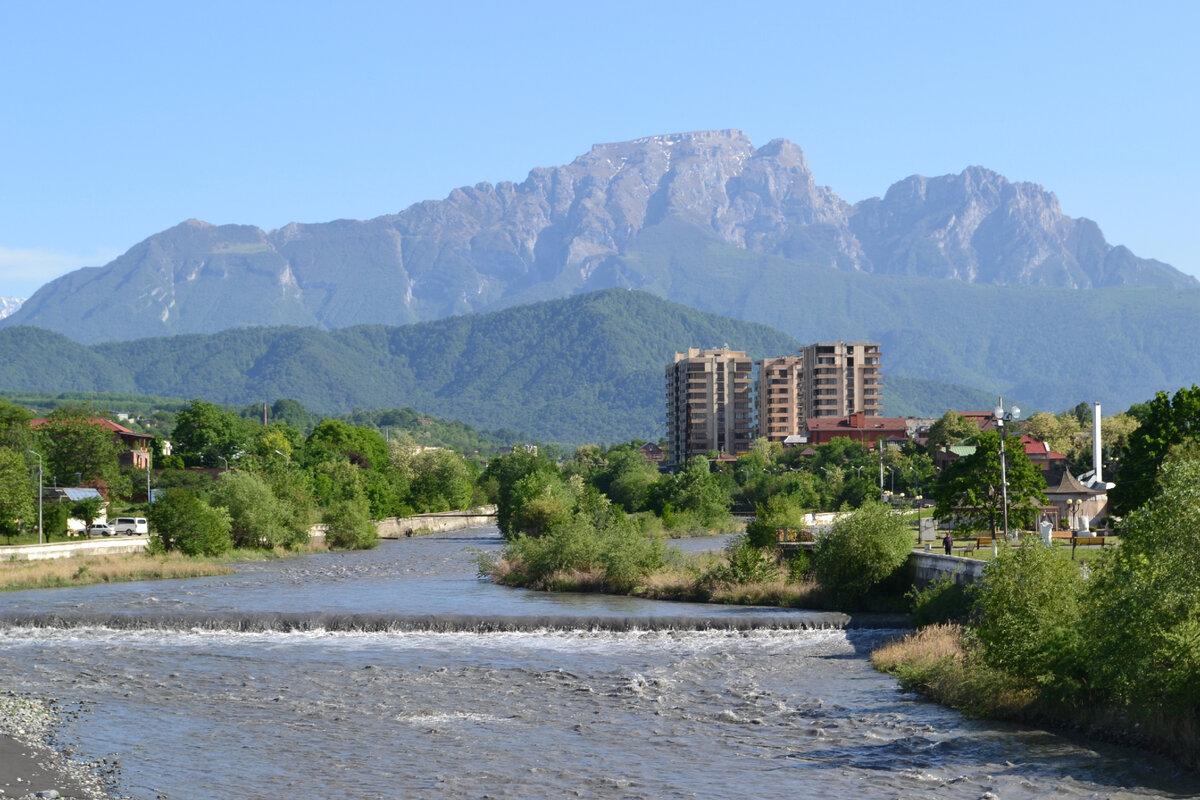 Столовая гора, река Терек и Владикавказ (фото автора)