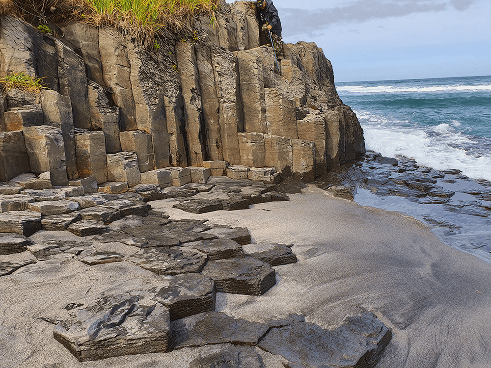 о. Итуруп, Черные скалы