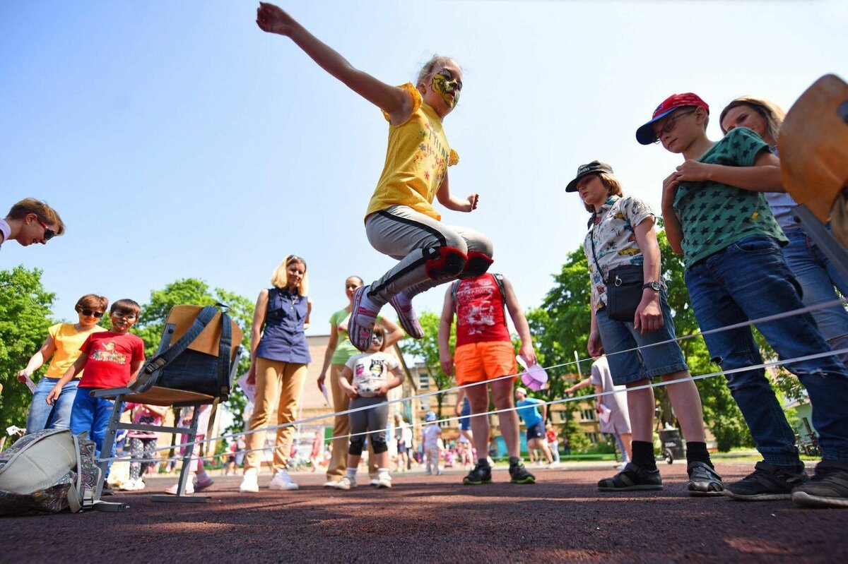 Прыжки через резиночки. Ребёнку нужен спорт. Как выбрать тренера для малыша? Тайский бокс Симферополь Динамо (фото взято из открытых источников в интернете)