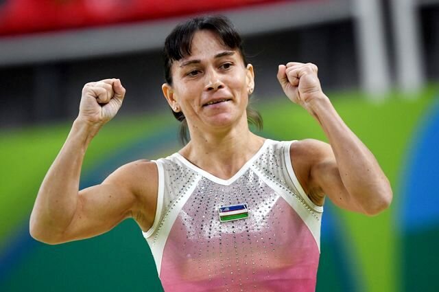 Одна из живых легенд спортивной гимнастики родилась в обыкновенной советской семье в Узбекистане, в городе Бухаре в 1975 году. Отец - строитель, мама работала поваром.