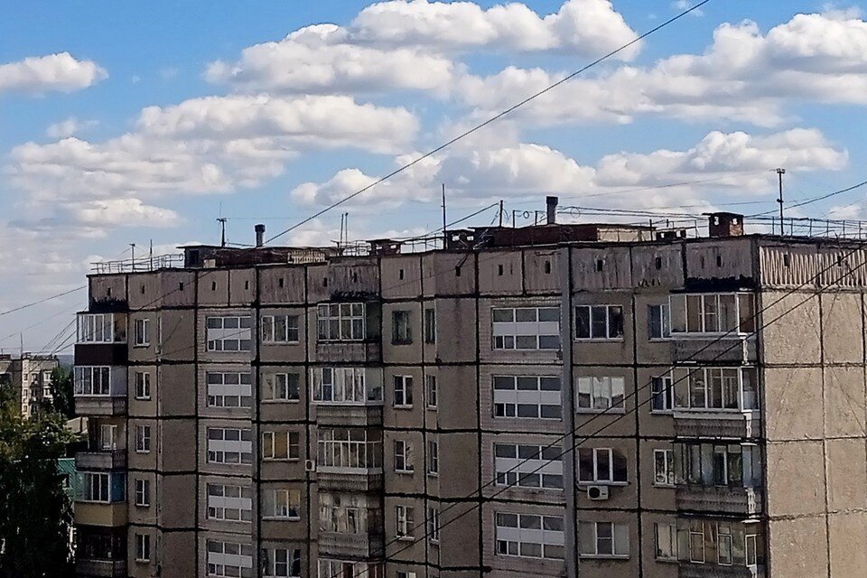     Под Липецком с балкона упал мужчина Юлия КЛЮЕВА