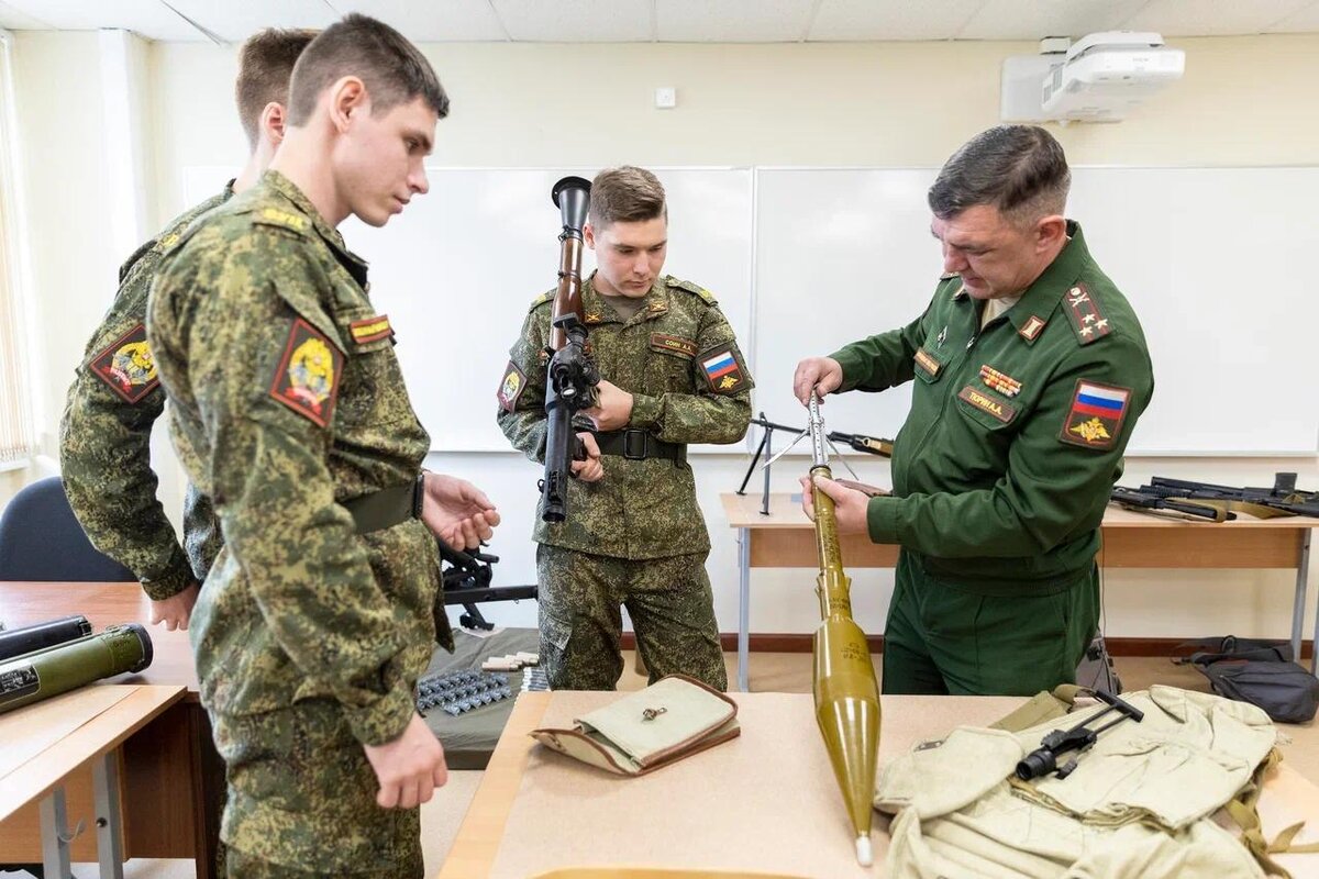 Вузы москвы государственные с военной кафедрой. Военно учетный стол.