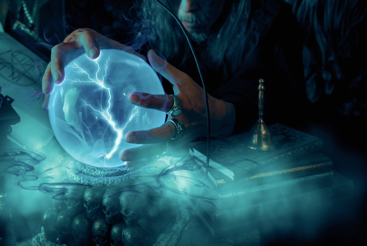 Рассказ назло хрустальный шар. Магический шар фэнтези. Магический Хрустальный шар. Маг с шаром. Магический шар в руках.
