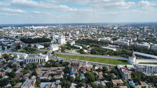 Неторопливая воздушная прогулка над набережной Астрахани