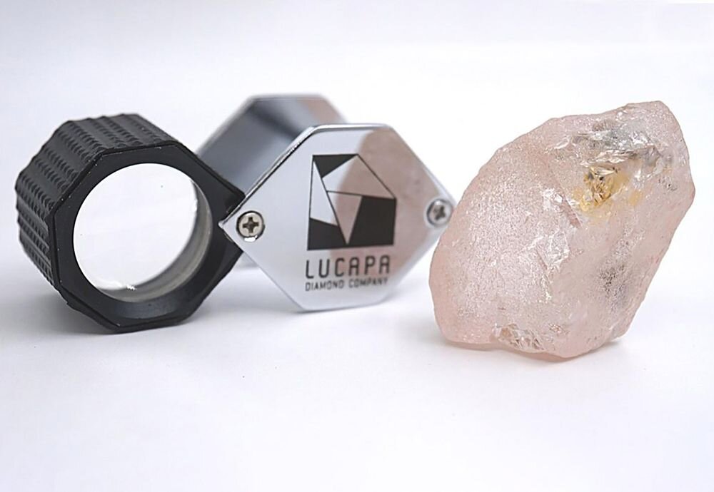 Lulo Rose обнаружен не в кимберлитовой трубке, а на россыпных аллювиальных отложениях 