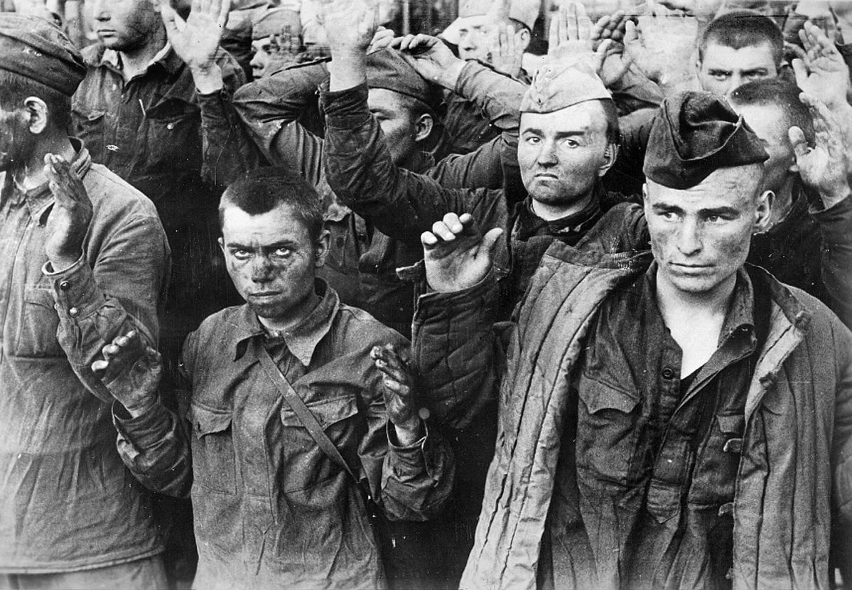 Советские военнопленные.
