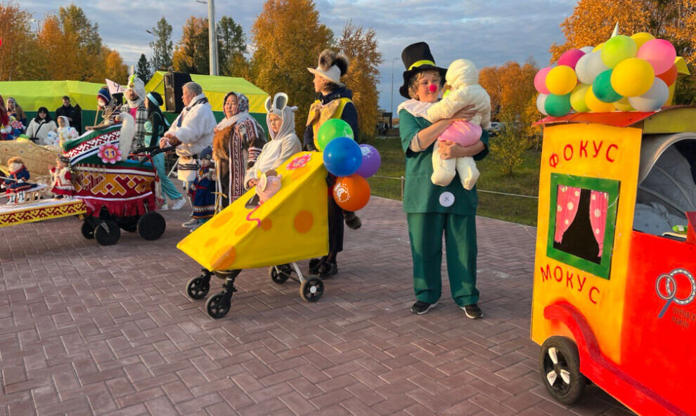    В Тарко-Сале провели парад колясок