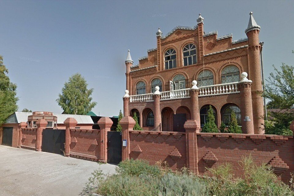     С молотка пустят трехэтажный особняк в Зубчаниновке  Google Карты