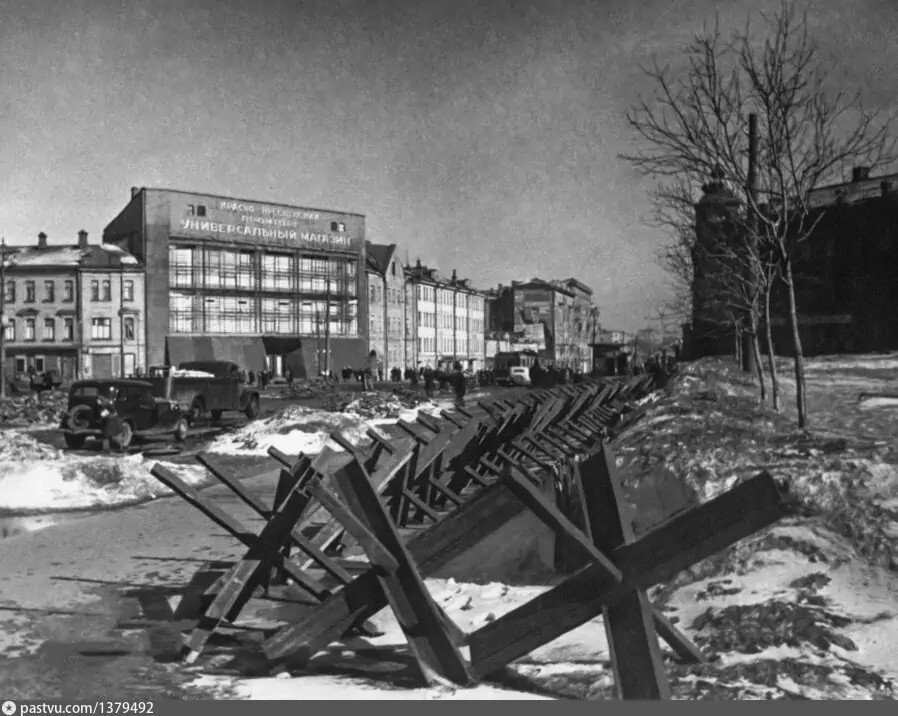 Противотанковые укрепления на Красной Пресне. 1942 год. Автор - А. В. Устинов