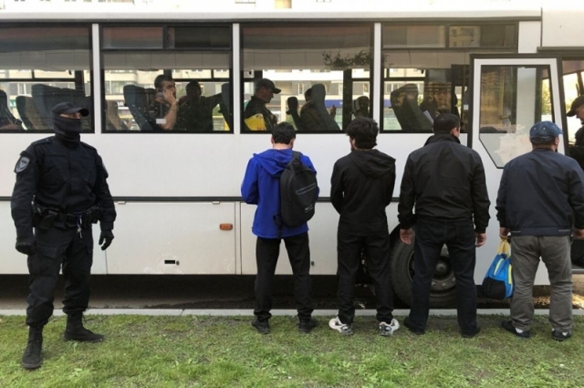    Более 10 тысяч иностранных граждан проверили полицейские в Екатеринбурге