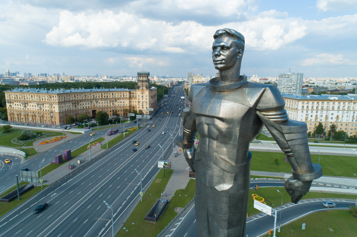 памятник гагарину в москве на ленинском