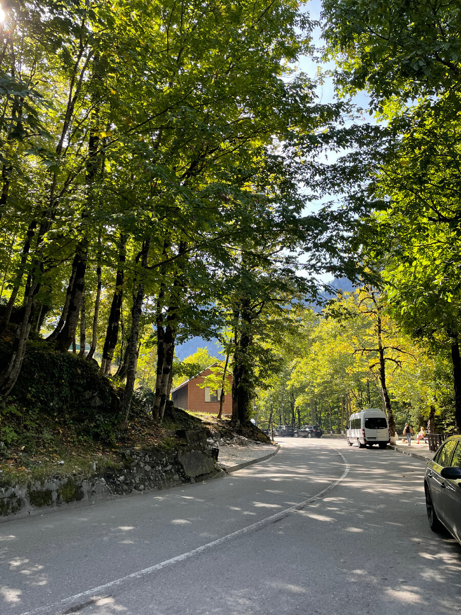 Маршрут на перевал лежал через Рицу