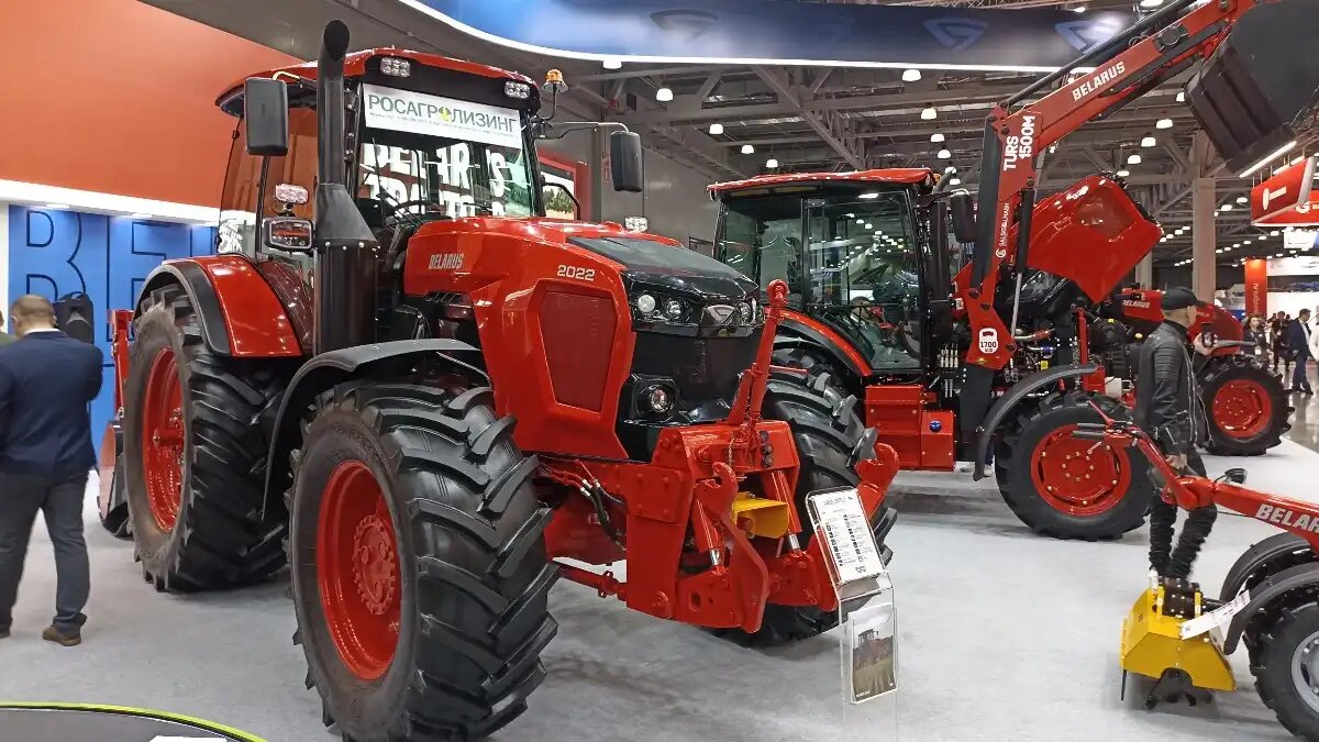 Фото: glavpahar.ru Экспозиция BELARUS TRACTORS на АГРОСАЛОН-2022