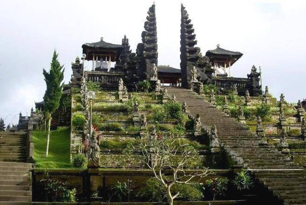 Комплекс храмов Бесаких - визитная карточка Бали